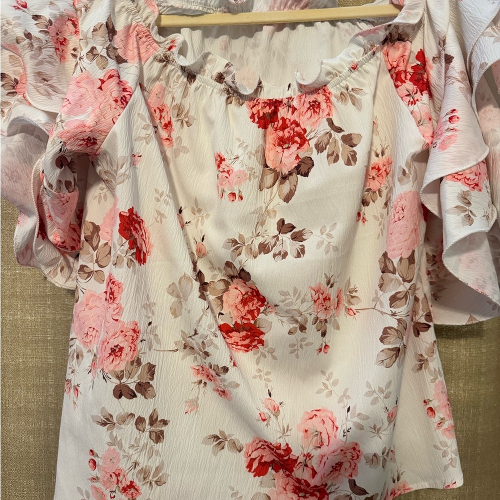 XL Floral Ruffle Sleeve Top - Picture 2 of 4